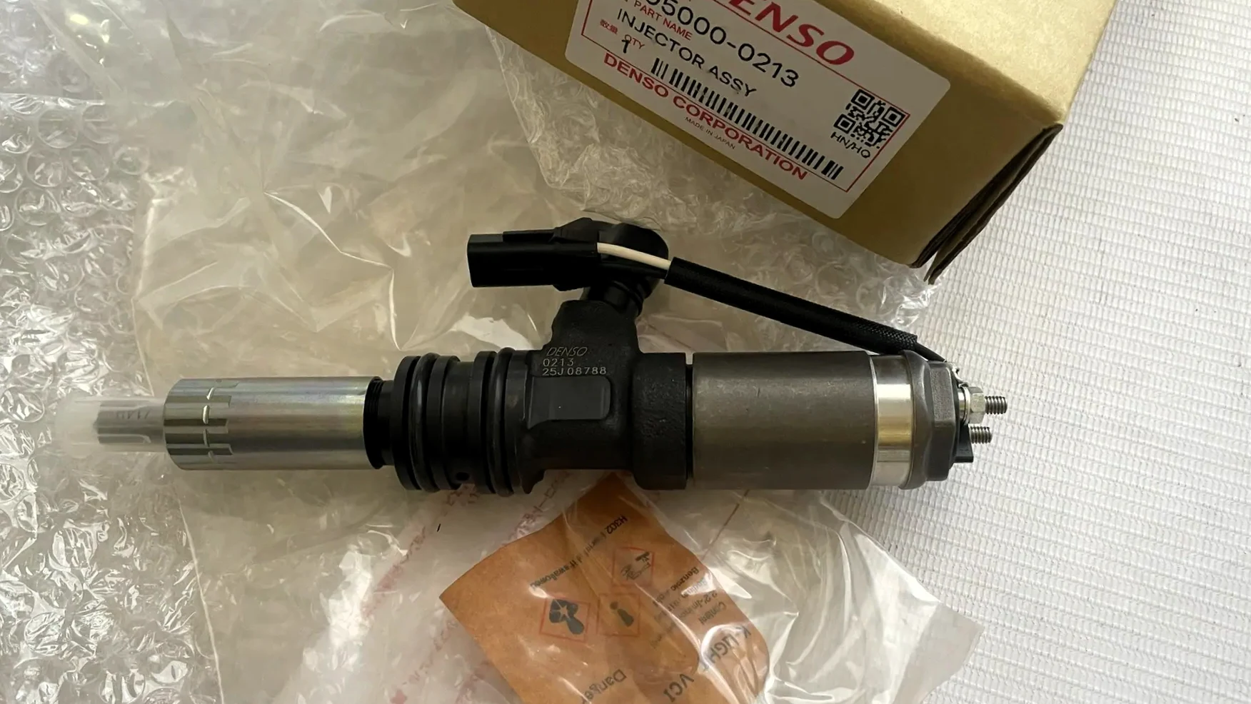 Форсунка топливная Denso, Mitsubishi 6M60T (095000-0213)