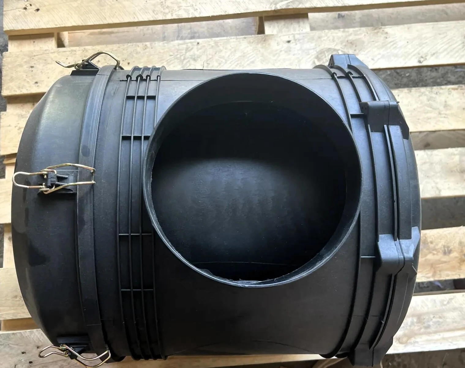 Корпус воздушного фильтра (большой) FAW J6 28х41