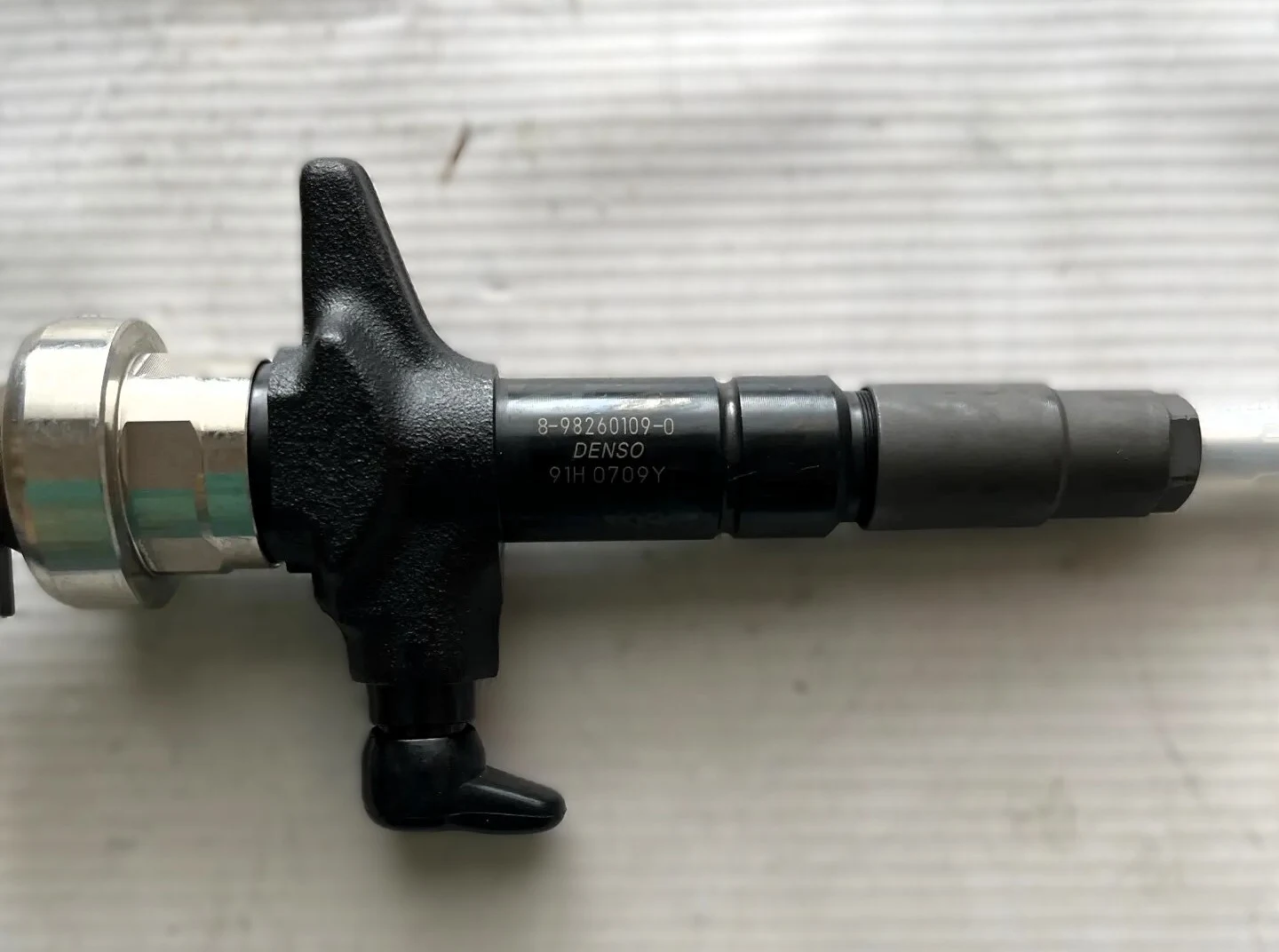 Форсунка топливная Denso, Isuzu 4JJ1 (295700-1060)