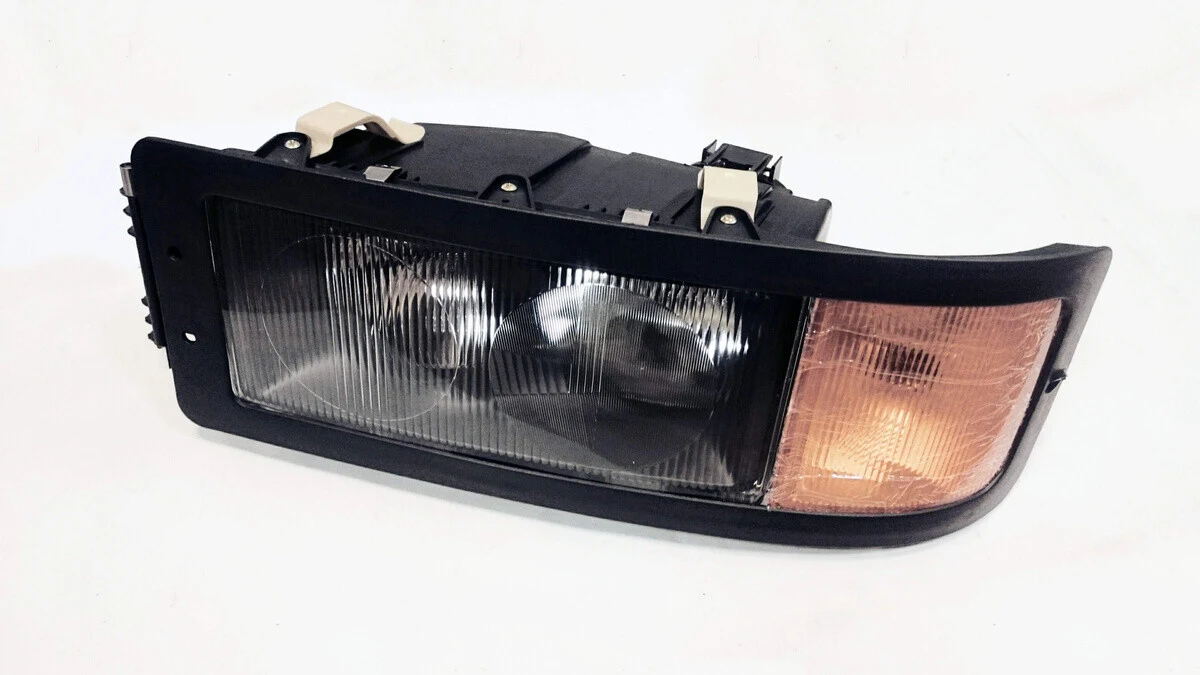 Фара передняя прав стекло (81.25101.6290)